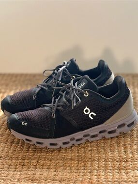On Running Cloudstratus 1 - Women's Size 9 Max Cushion Sneakers